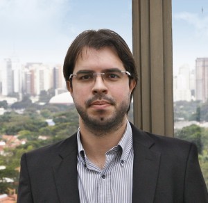 Andre Artacho NEW headshot