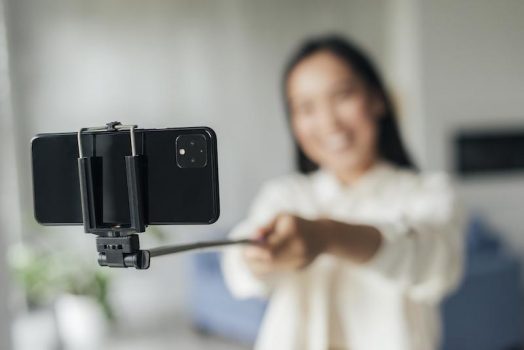 Amazon Woos Influencers to Crack Livestream Shopping; EU Considers Restricting Political Ad Targeting